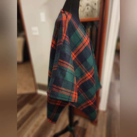 NWT C. Luce shrug, size small, plaid - Picture 3 of 5